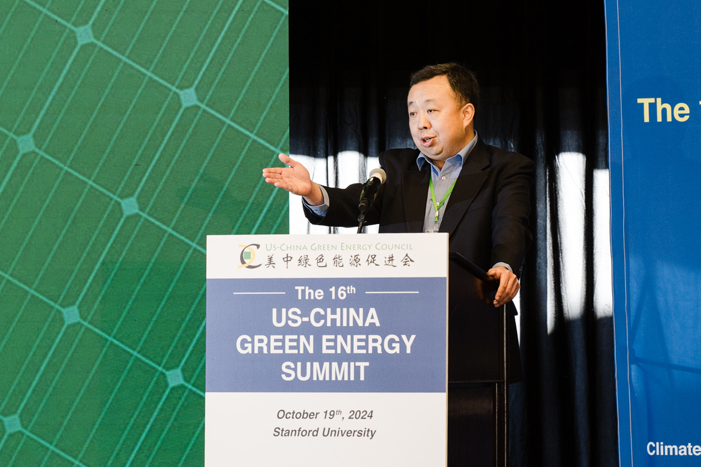 王麒在峰会开幕式上致辞